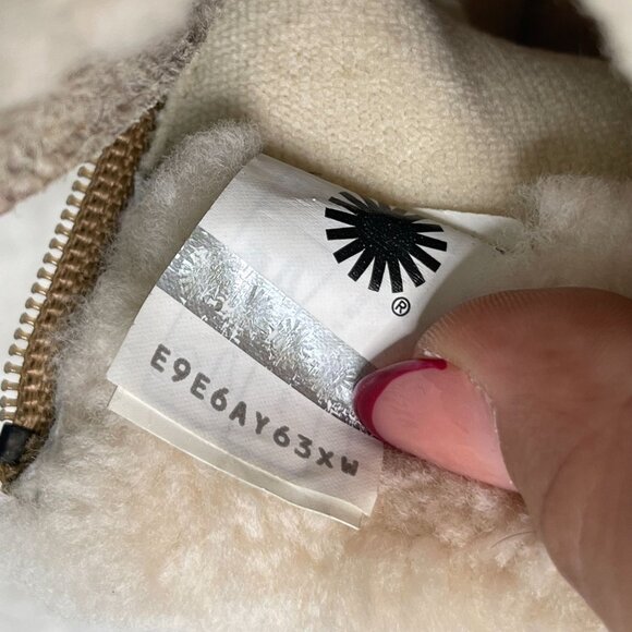 UGG Australia #1097035 Kid's Gold Tan Jorie II Suede Fur Boots Shoes Size 4/5 - Picture 10 of 10